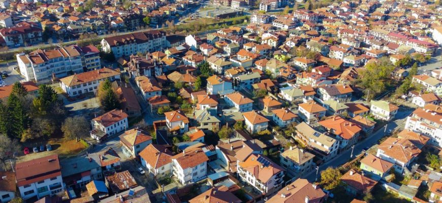 Птичи поглед в Банско: Възхитителни снимки от въздуха с дрон